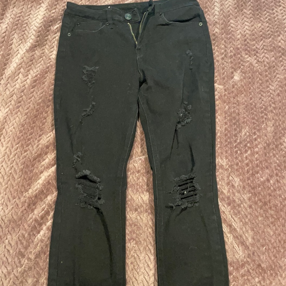 RUE 21 black distressed jegging / skinny Jean